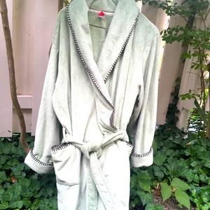Comfy robe by Josie, XL.
